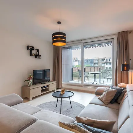 Cozy Coastal In 2br, Terrace & Garage Apartment