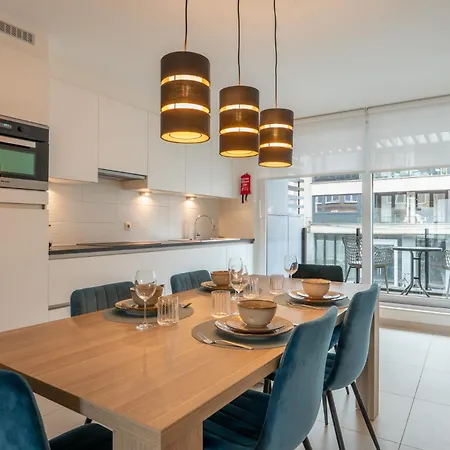 Apartment Cozy Coastal In 2br, Terrace & Garage