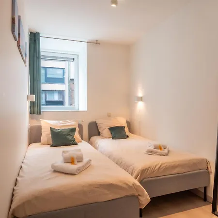Cozy Coastal In 2br, Terrace & Garage *