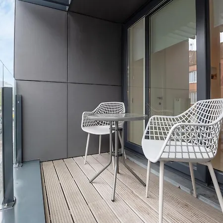 Cozy Coastal In 2br, Terrace & Garage Lägenhet