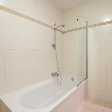 Apartment Cozy Coastal In 2br, Terrace & Garage *