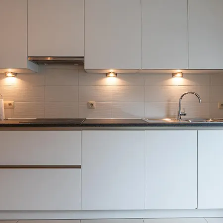 Cozy Coastal In 2br, Terrace & Garage Lägenhet *